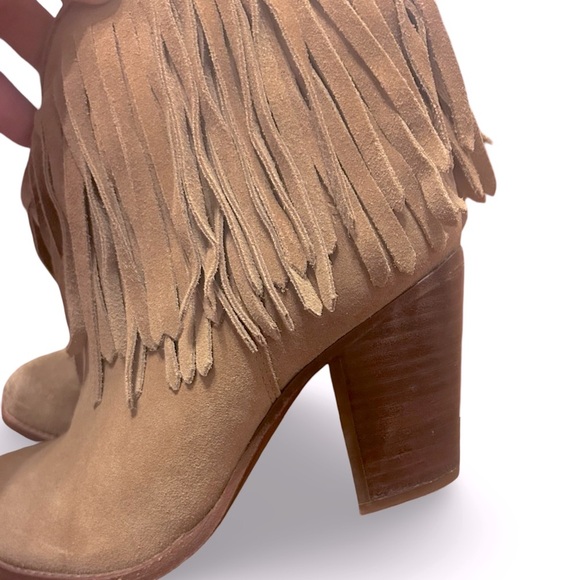 FRYE Ankle Boots Distressed Tan Suede Fringe Heeled Bootie Womens Size 8 B - Picture 3 of 9